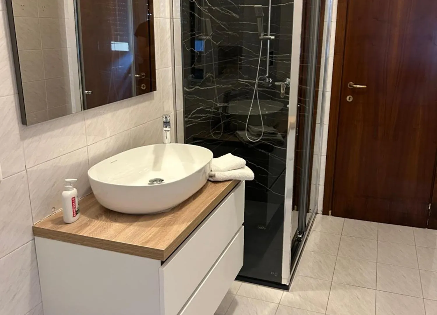Bed and Breakfast Bed Station -Self Check In- Бергамо Италия
